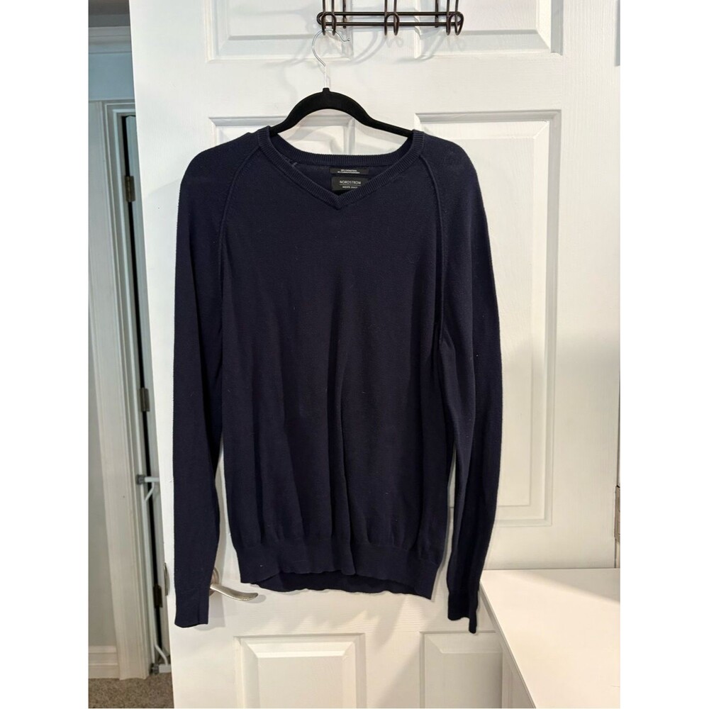 Nordstrom Men’s Dark Navy V-Neck Cashmere sweater